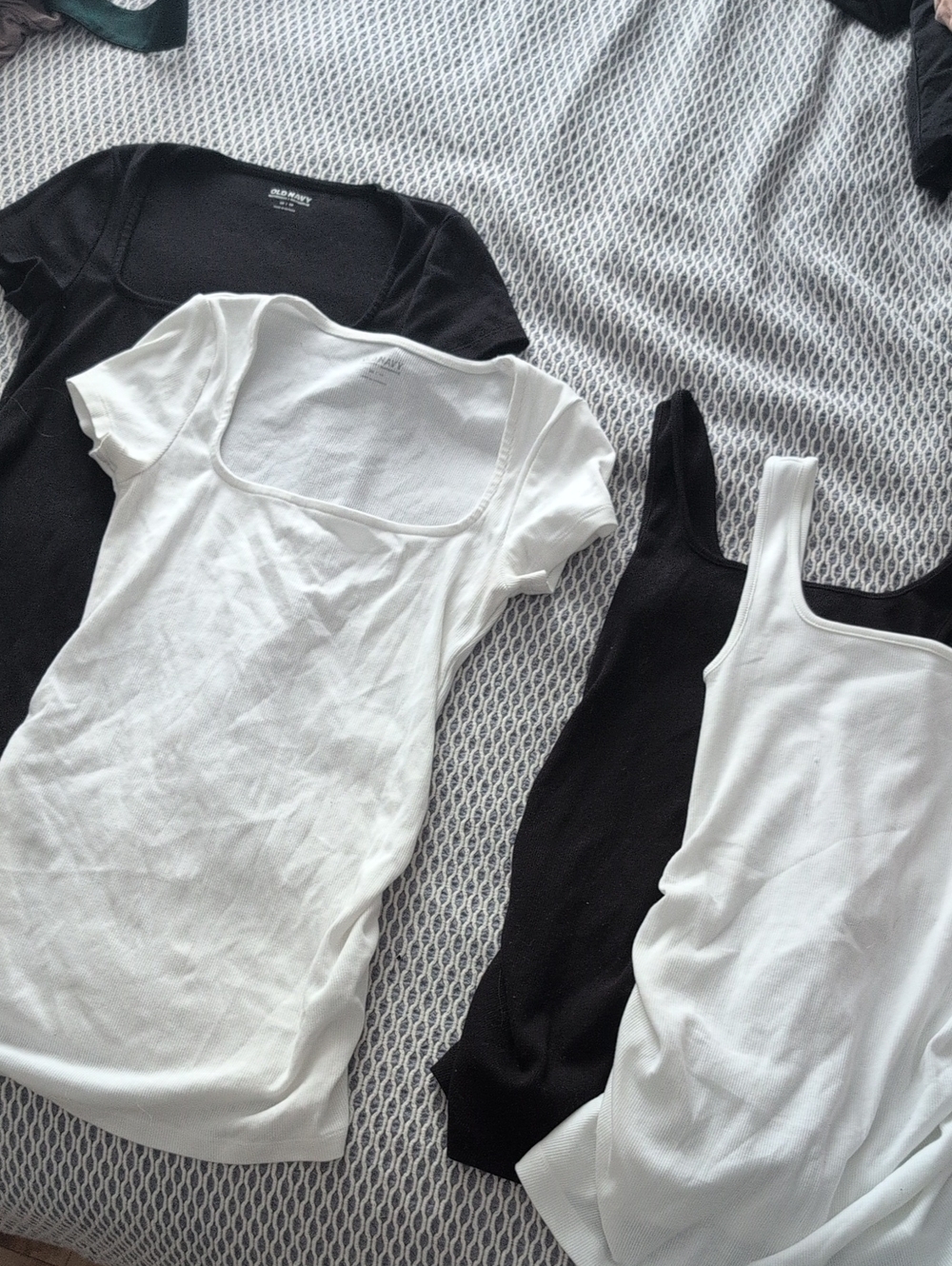 Classic Scoop Neck Women’s Top - White / Black
